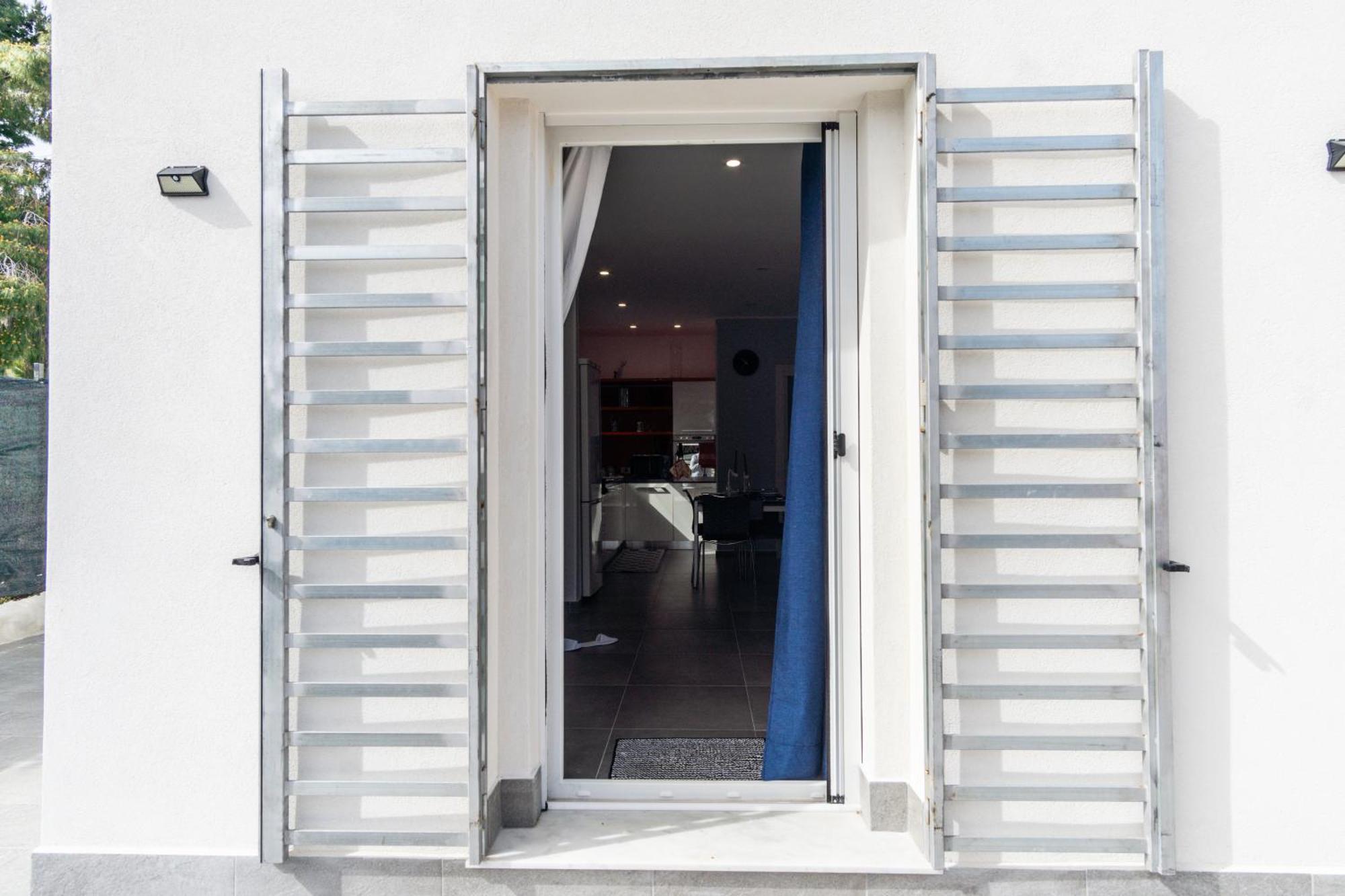 Nika Nika Holiday House Карини Екстериор снимка